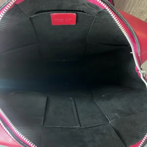 Bottega Veneta Tote Elegant Red Woven Tote Bag Full Zip - Picture 6 of 15